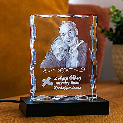 Statuetka kryształowa z grawerem zdjęcia 2D i dedykacją – prezent na rocznicę ślubu