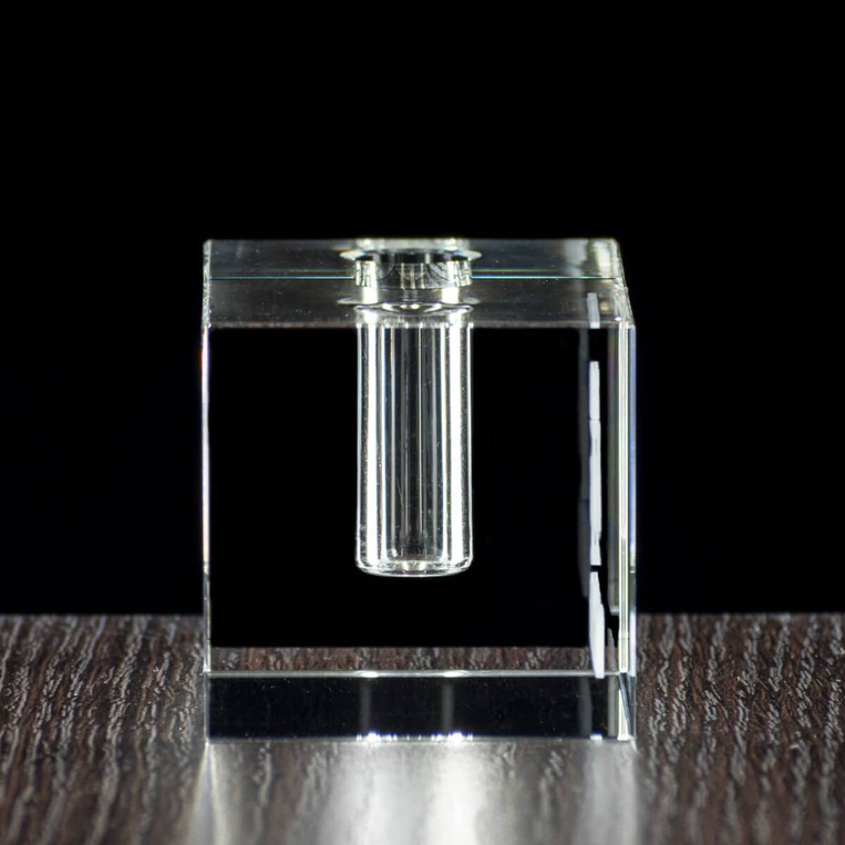 Kryształowy stojak na długopis z grawerem - Logo, tekst czy grafika