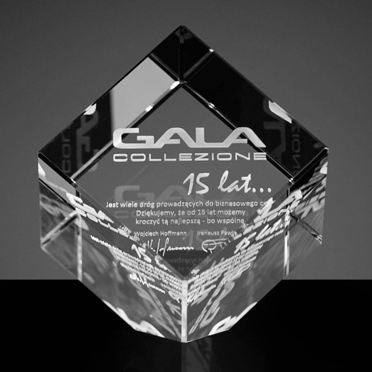 Statuetka na jubileusz firmy - sześcian ścięty - etui w zestawie