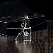 Personalizowany brelok wykonany z kryształu