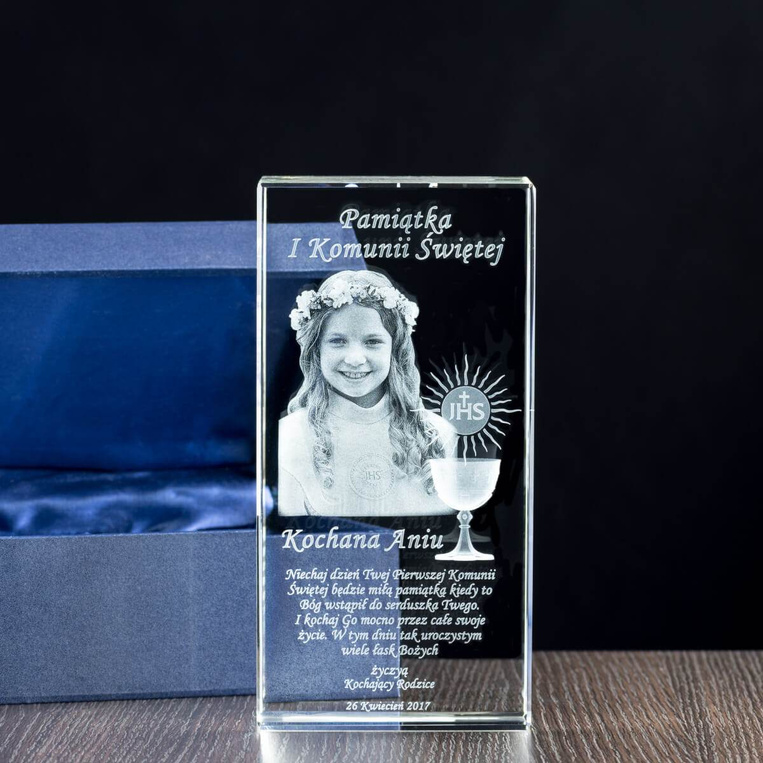 Duży kryształ z trójwymiarowym zdjęciem dziecka - Pamiątka I Komunii Św.
