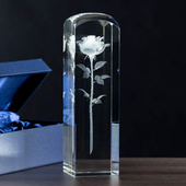 Róża 3D w dużej kolumnie dla wychowawcy, nauczyciela