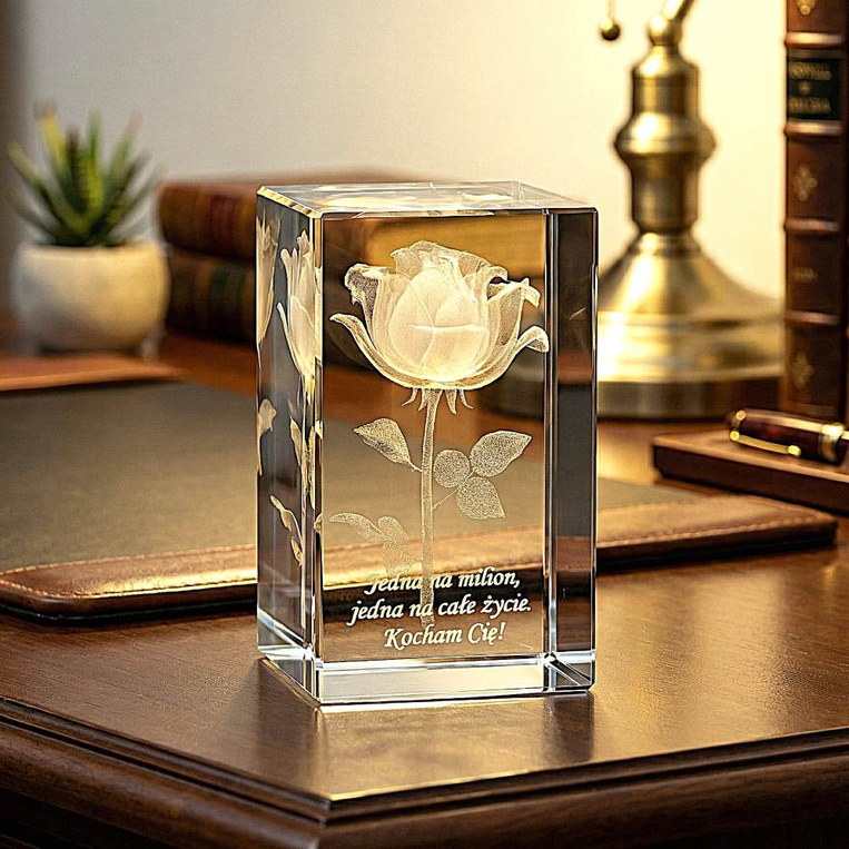 Róża na imieniny, urodziny wygrawerowana w kryształowej statuetce 80x50x50 mm