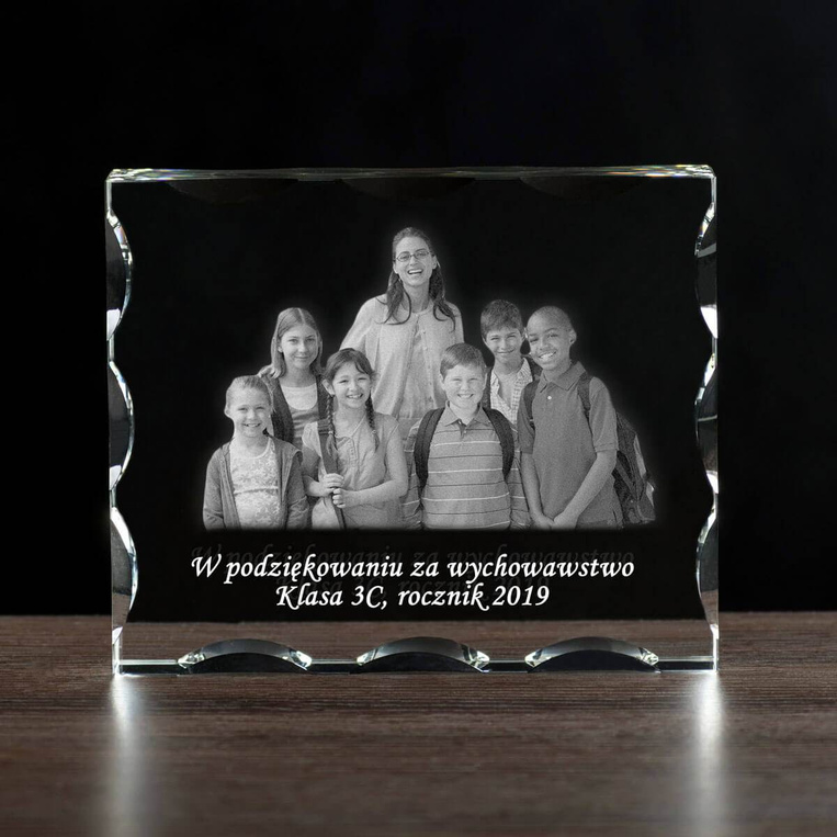 Fotokryształ - zdjęcie 2D klasowe wygrawerowane w ozdobnej statuetce