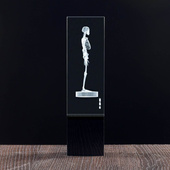 Szkielet 3D dla nauczyciela w kryształowej statuetce