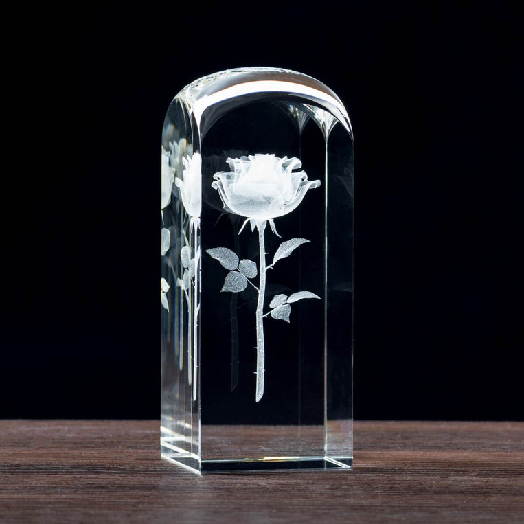Kryształowa statuetka - Trójwymiarowa roża wraz z miejscem na Twoją dedykację