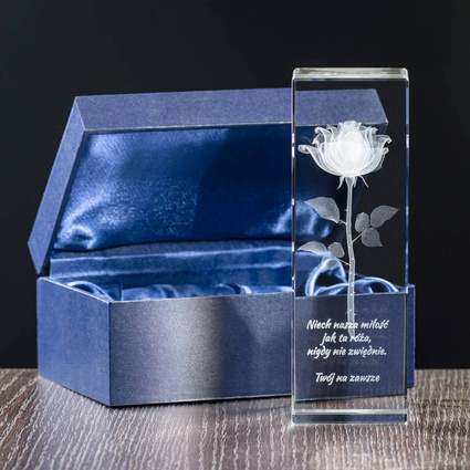 Grawerowana różyczka na urodziny z Twoją dedykacją