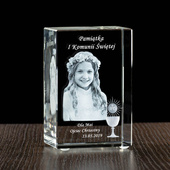 Zdjęcie 3D wygrawerowane w małej statuetce - Pamiątka komunijna