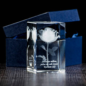 Piękna Róża 3D wraz z indywidualną dedykacją w małej subtelnej statuetce