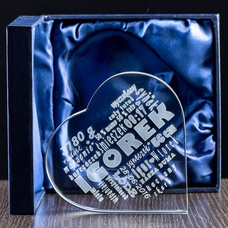 Prezent DLA MAMY - personalizowana metryczka dziecka w szklanym sercu