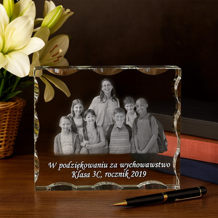 Fotokryształ - zdjęcie 2D klasowe wygrawerowane w ozdobnej statuetce