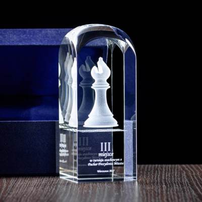 Kryształowa statuetka - nagroda za zajęcie III miejsca, goniec 3D