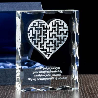 Serce labirytn - motyw graficzny w krysztale na rocznicę ślubu