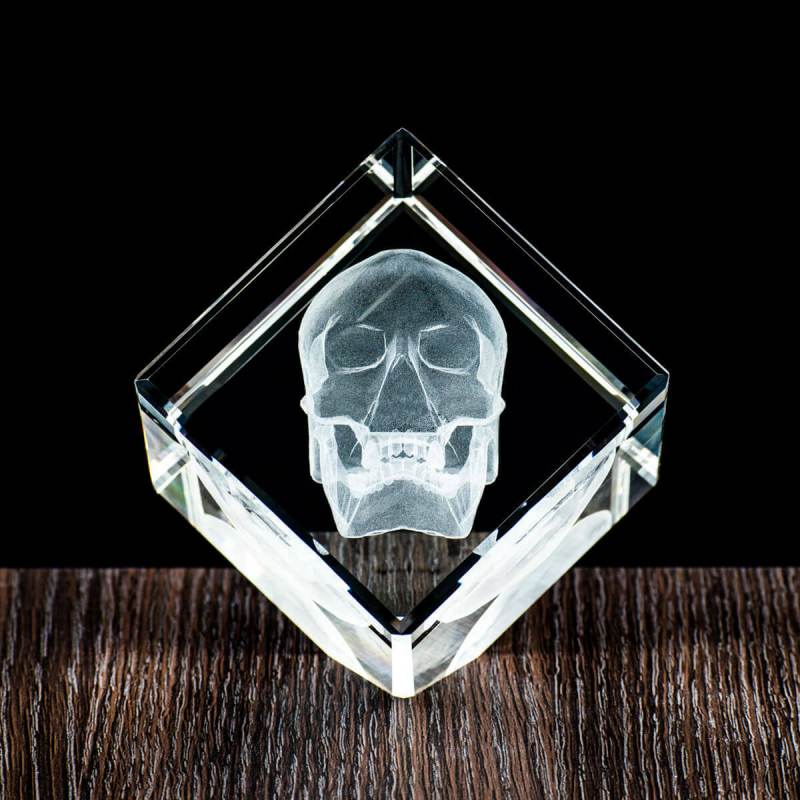 Trójwymiarowa (3D) Czaszka wygrawerowana w krysztale. Prezent dla Chłopaka